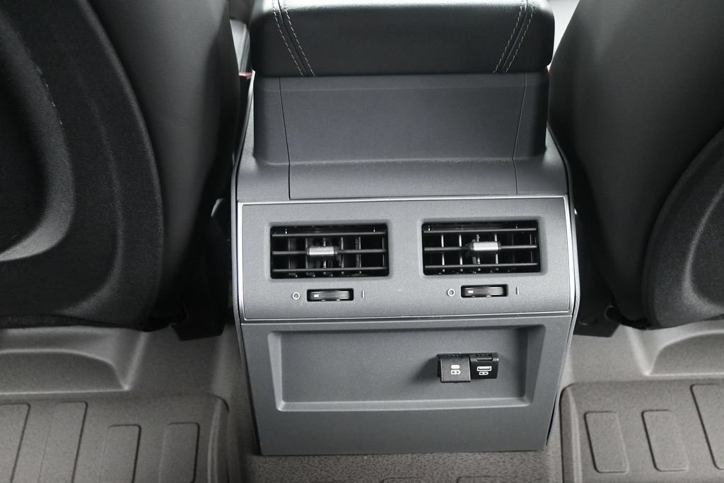 Used 2024 INEOS Grenadier Station Wagon AWD/4WD image 30
