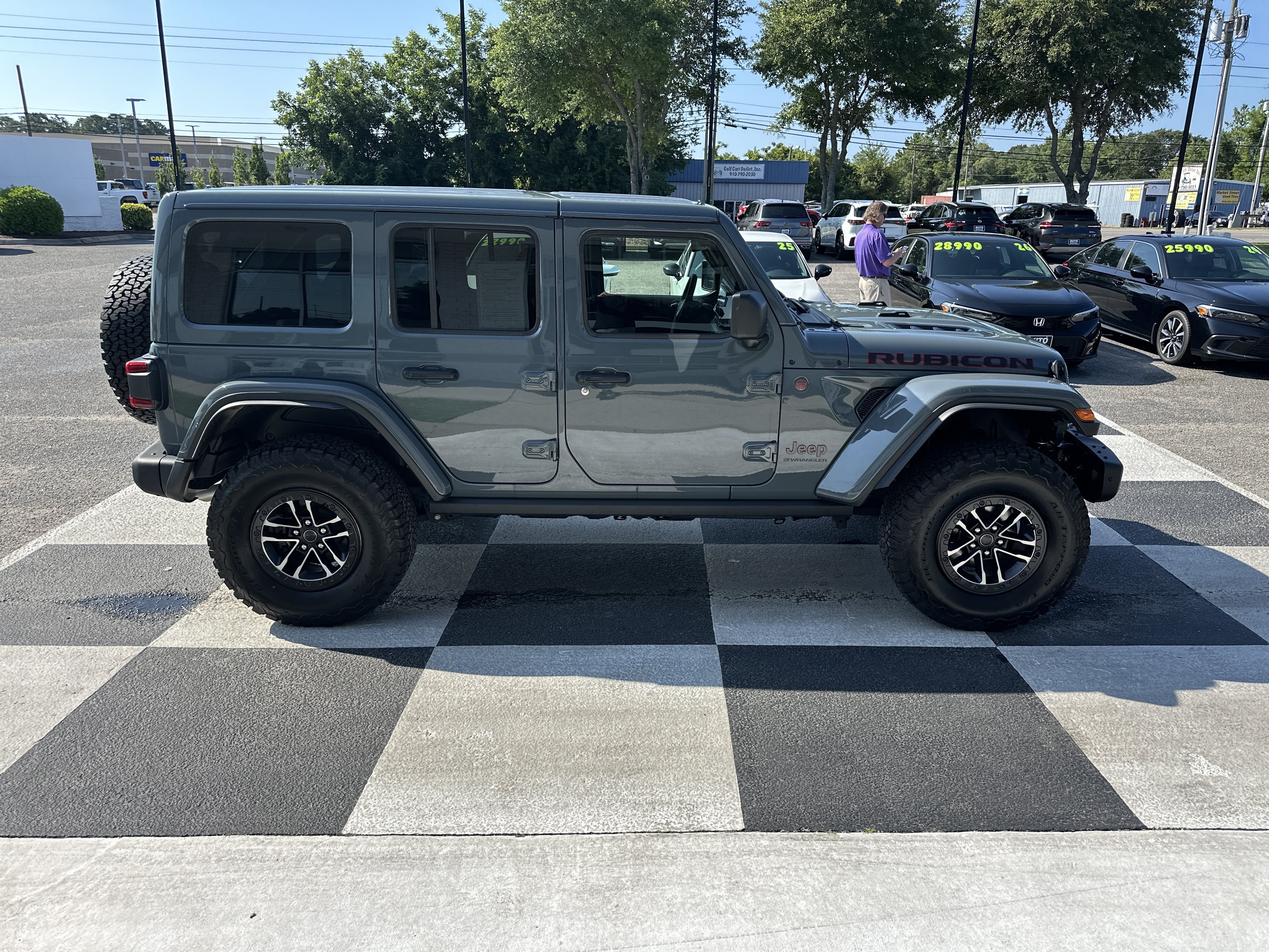 Used 2025 Jeep Wrangler Unlimited Rubicon AWD/4WD image 3