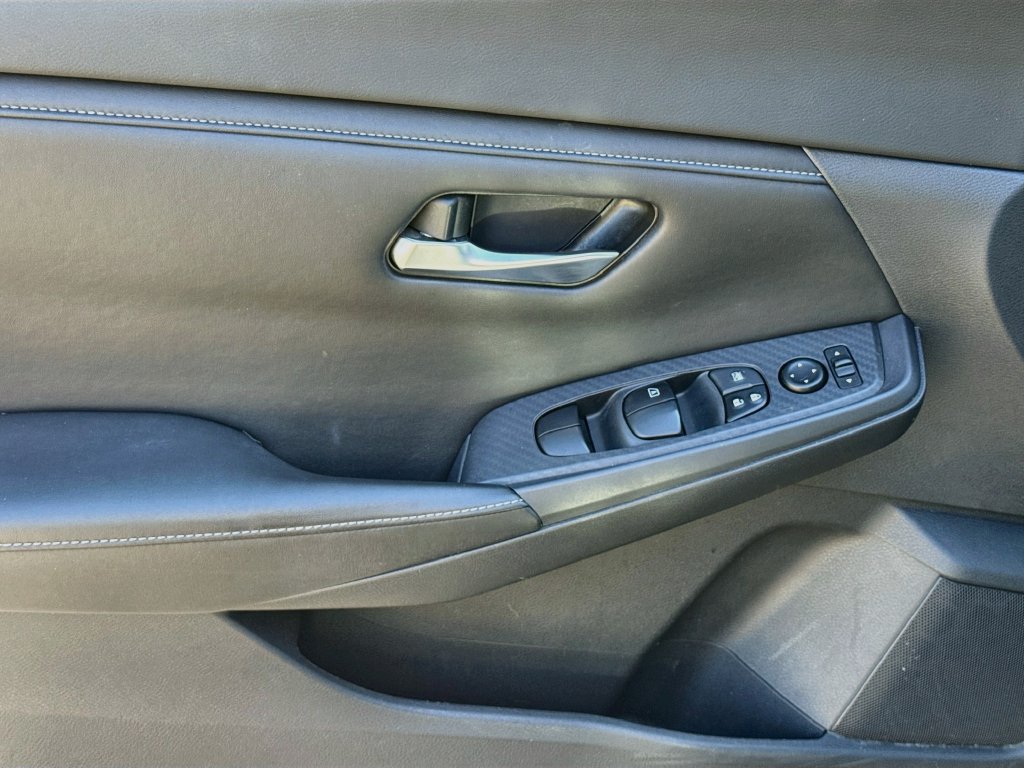Used 2020 Nissan Sentra SV FWD image 11