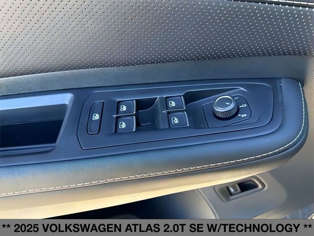 Used 2025 Volkswagen Atlas SE image 17