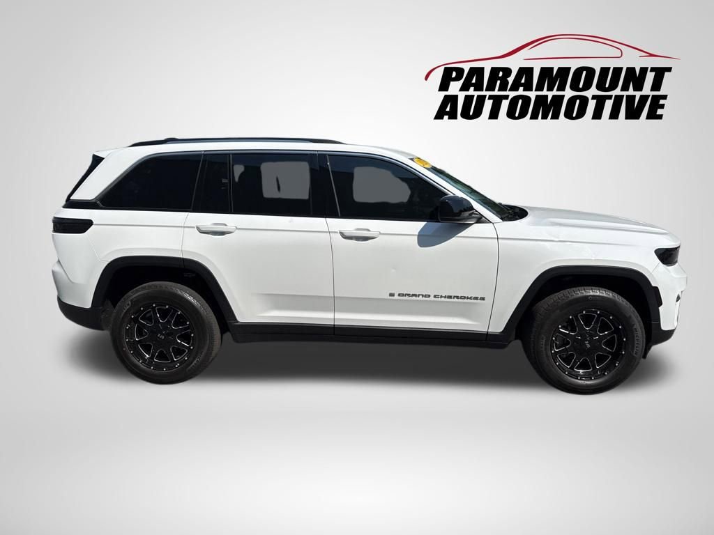 Used 2023 Jeep Grand Cherokee Laredo AWD/4WD image 8