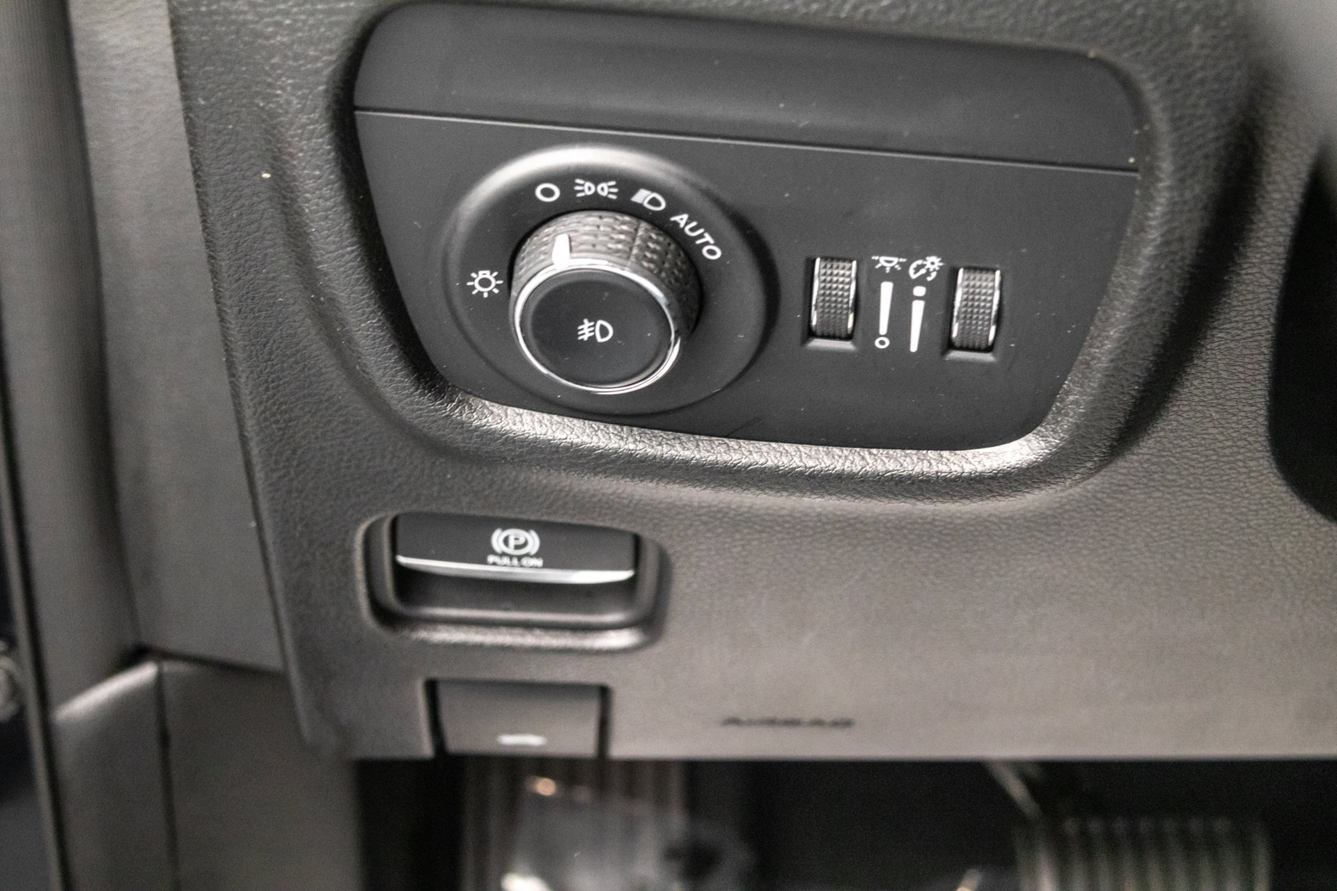 Used 2023 Jeep Grand Cherokee Limited AWD/4WD image 18