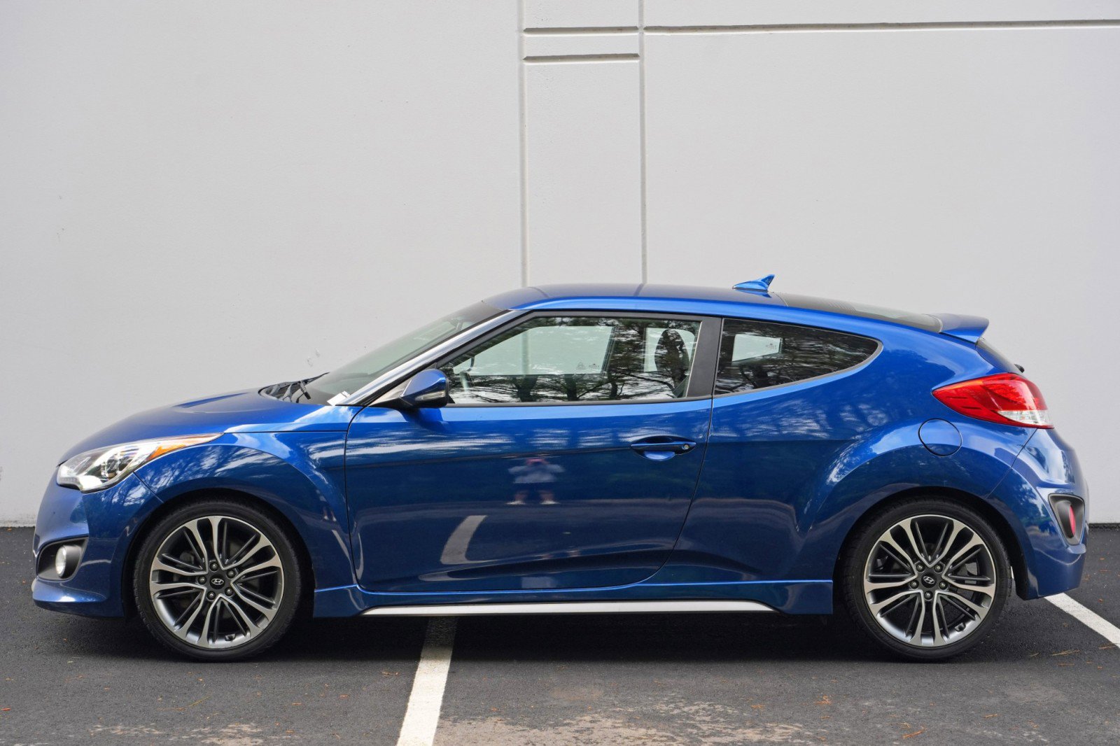 Used 2016 Hyundai Veloster Turbo FWD image 40