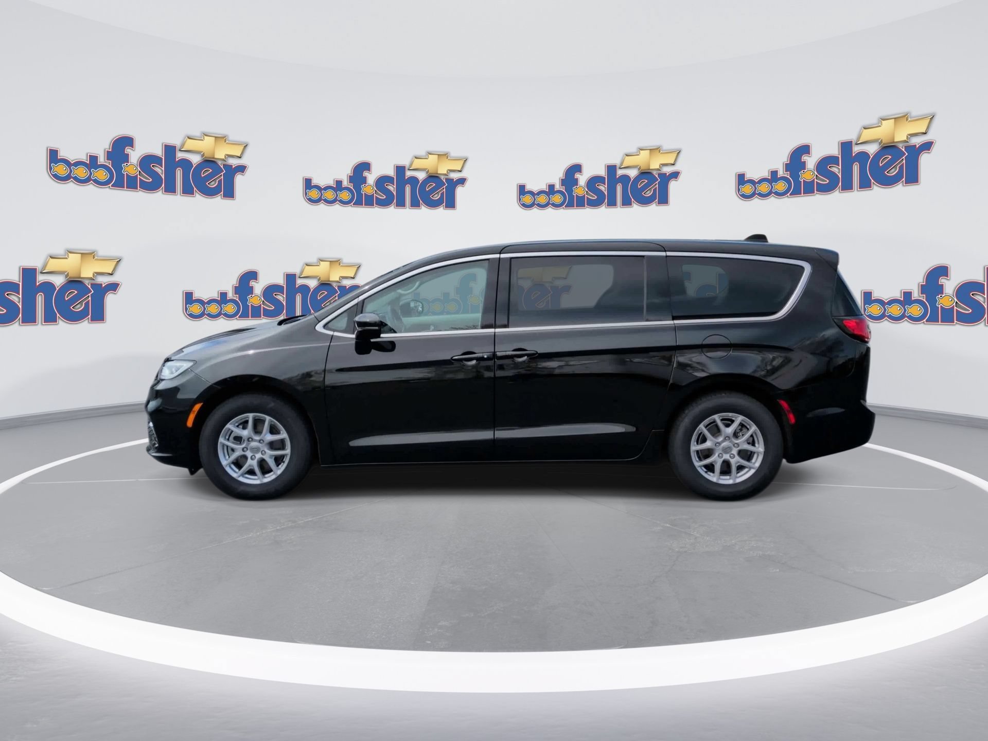 Used 2024 Chrysler Pacifica Touring-L FWD image 5
