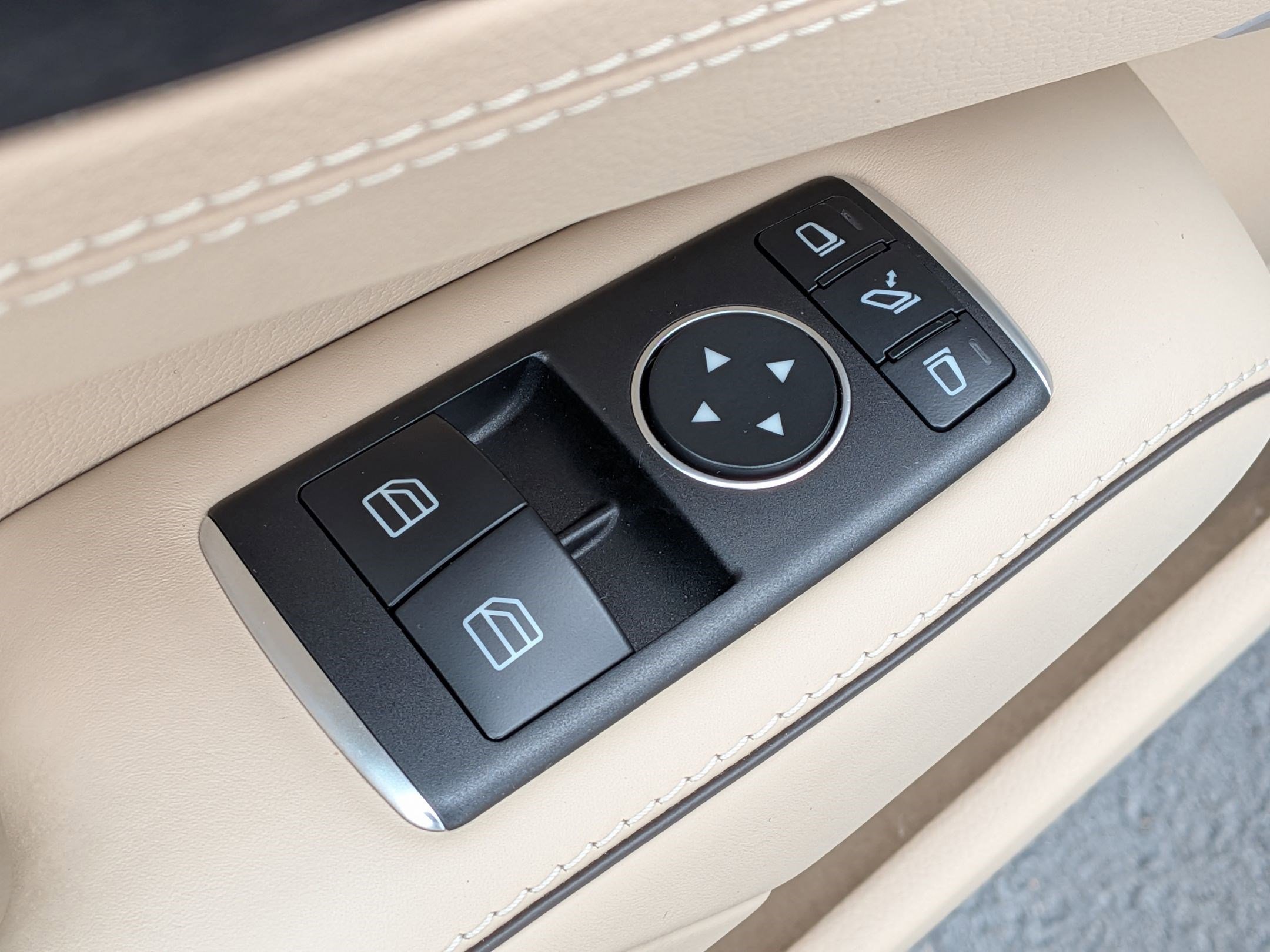 Used 2019 Mercedes-Benz SL 550 image 16