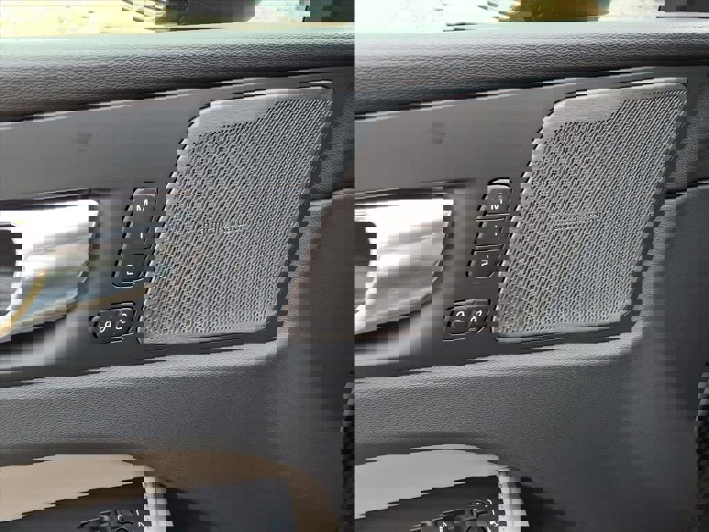 New 2026 Volvo XC60 B5 Plus w/ Protection Package Premier AWD/4WD image 15