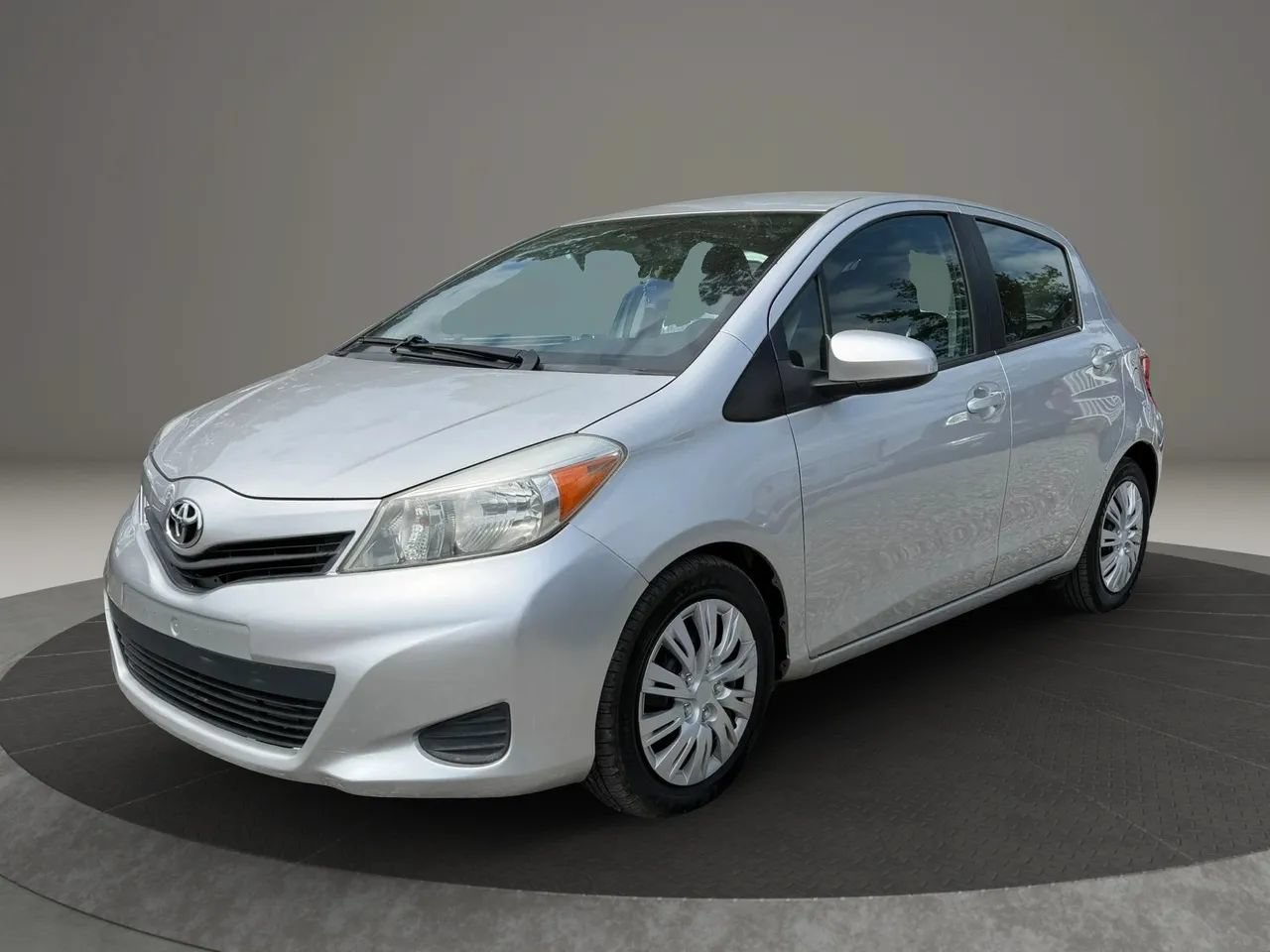 Used 2014 Toyota Yaris LE FWD image 1