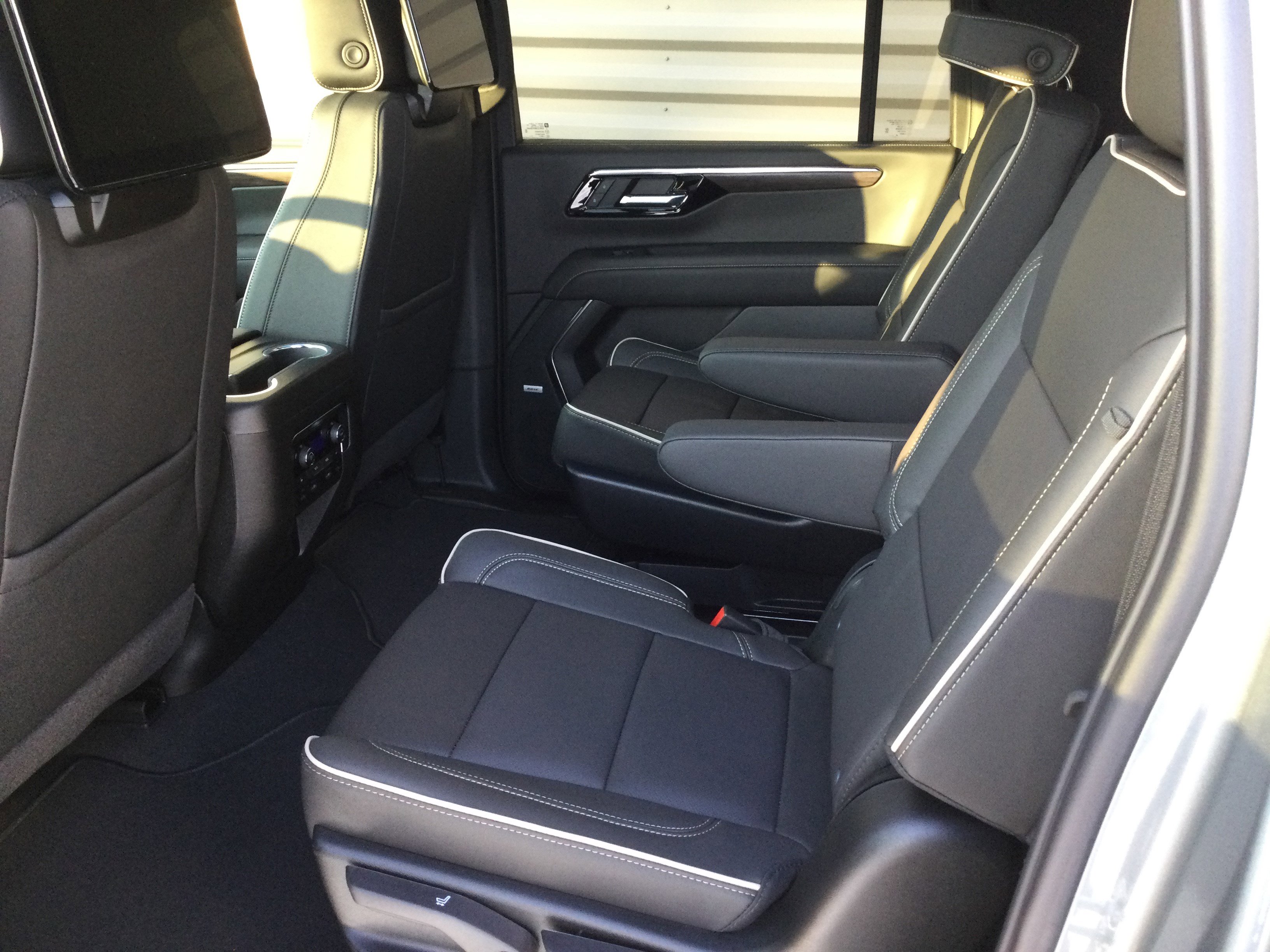 New 2026 Chevrolet Suburban Premier image 7