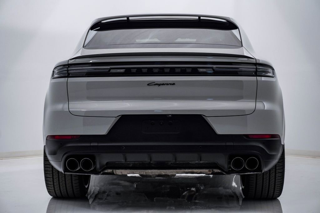 Certified 2025 Porsche Cayenne Coupe image 10