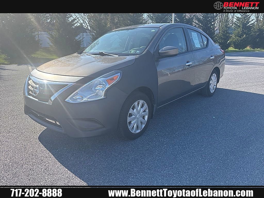Used 2015 Nissan Versa SV image 1