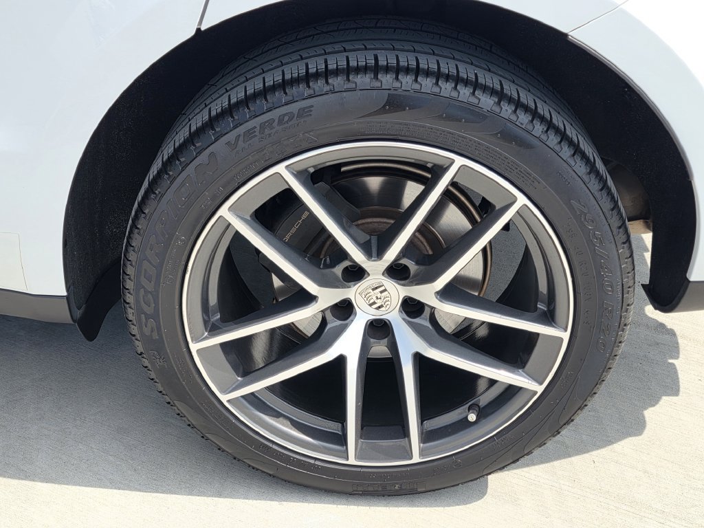 Certified 2024 Porsche Macan Turbo AWD/4WD image 31