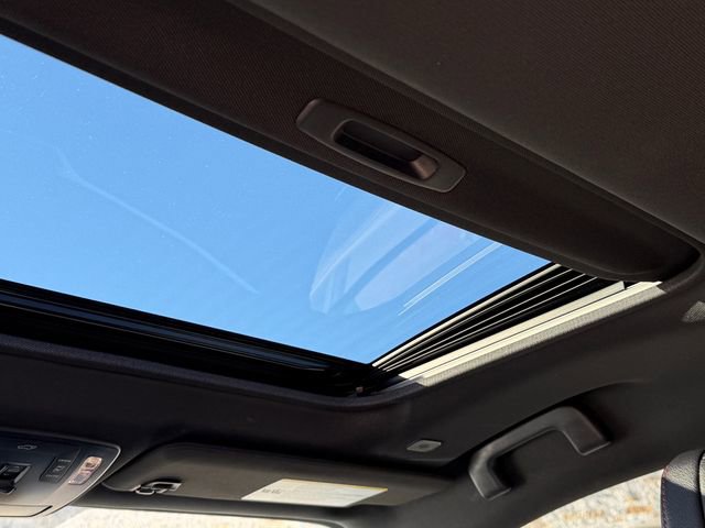 Used 2025 Toyota Sienna XSE FWD image 18