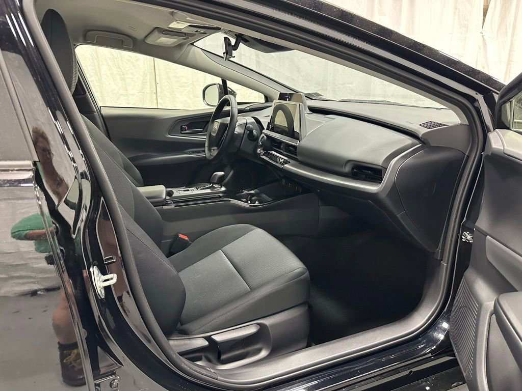 Used 2025 Toyota Prius LE FWD image 58