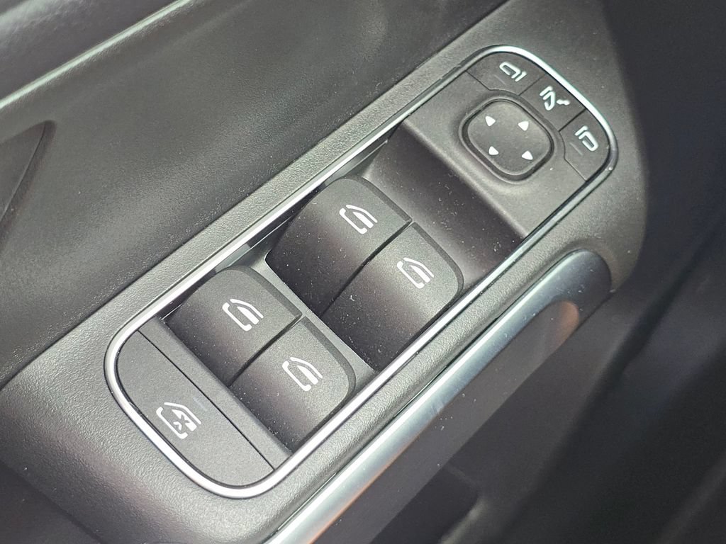 Used 2026 Mercedes-Benz GLB 250 4MATIC image 27
