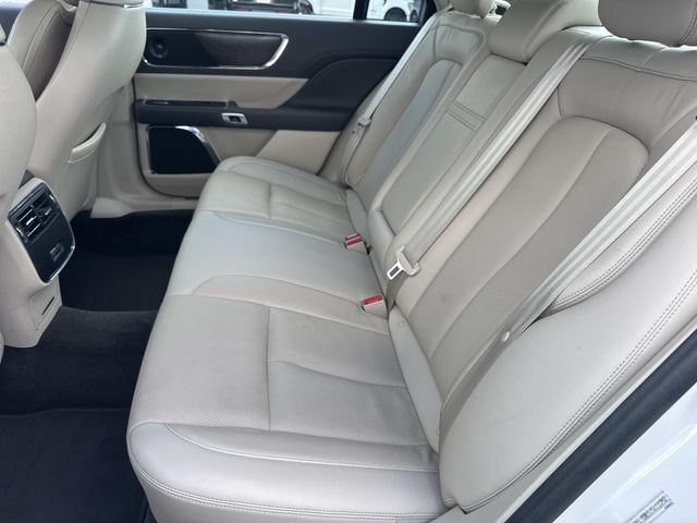 Used 2018 Lincoln Continental Select w/ Continental Climate Package FWD image 16