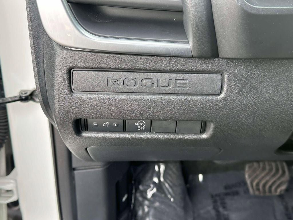 Used 2023 Nissan Rogue S FWD image 19