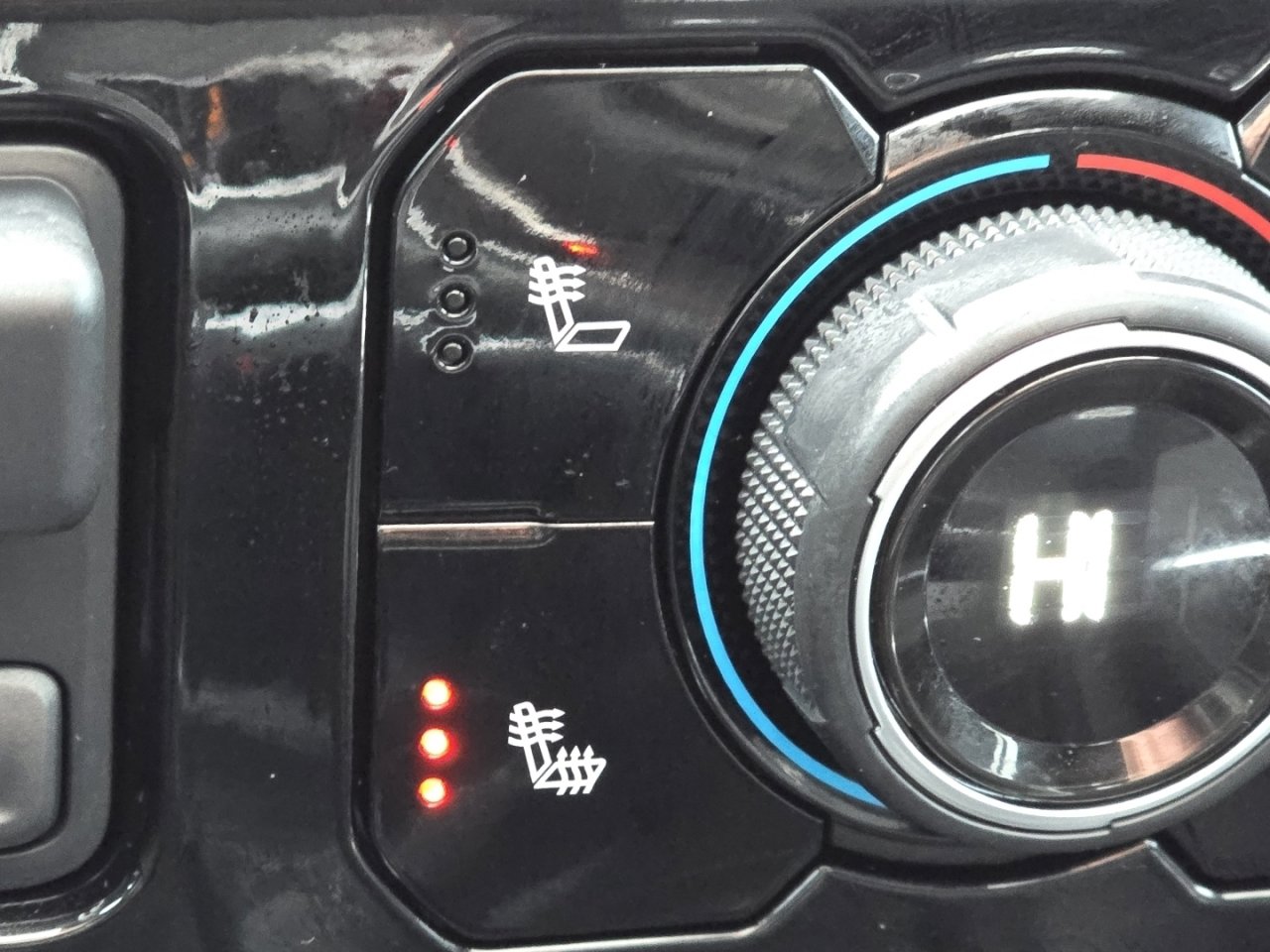 Used 2024 Chevrolet Silverado 1500 LT Trail Boss w/ Convenience Package II image 9