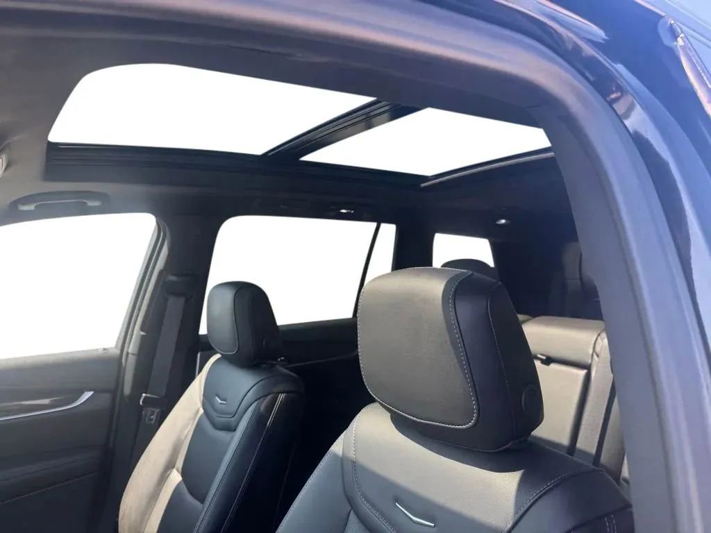 Used 2025 Cadillac XT6 Sport w/ Technology Package image 11