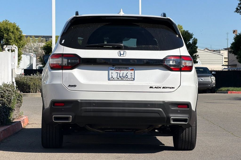 Used 2025 Honda Pilot Black Edition image 5