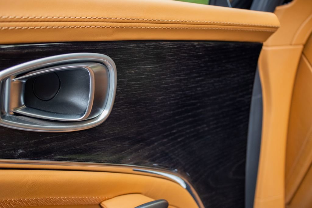 Used 2025 Aston Martin DBX 707 image 10