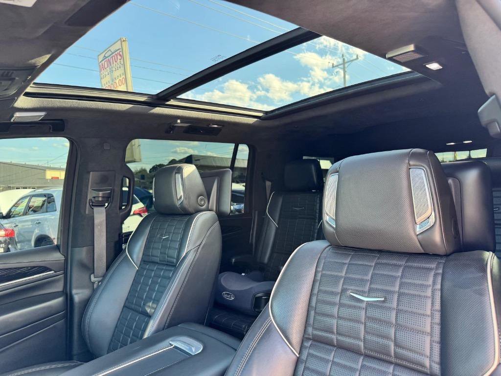 Used 2023 Cadillac Escalade ESV V image 23