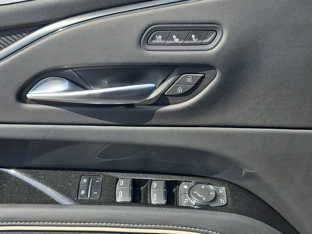 Used 2022 Cadillac Escalade Premium Luxury image 33