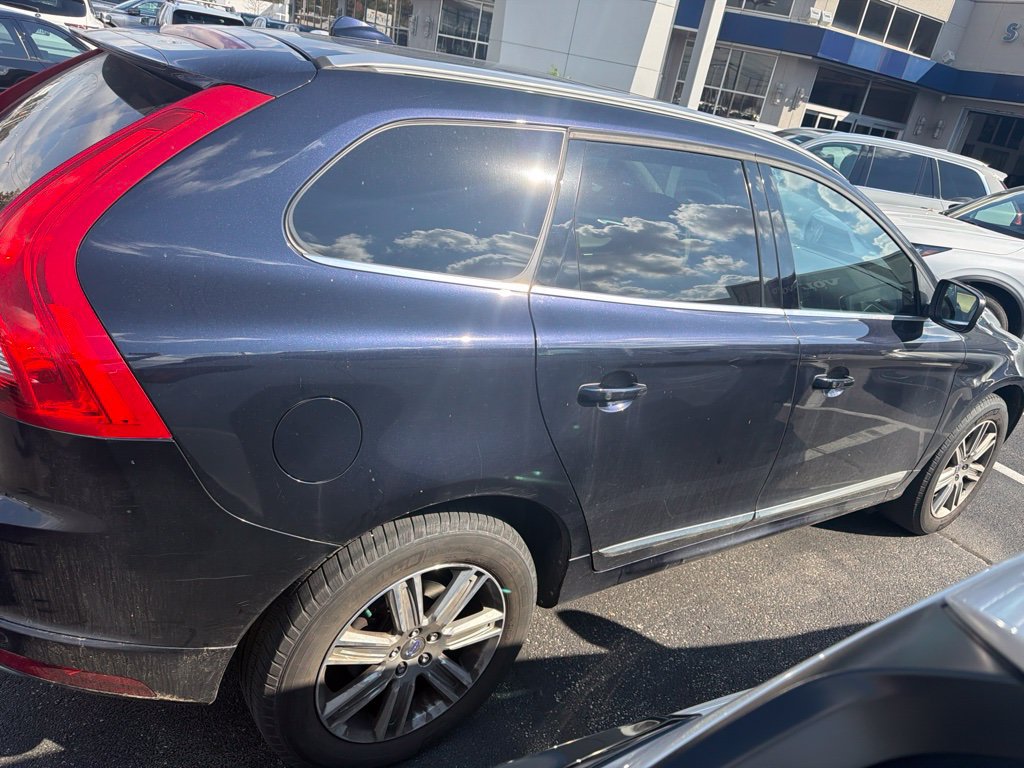 Used 2016 Volvo XC60 T6 w/ Proximity Package AWD/4WD image 7