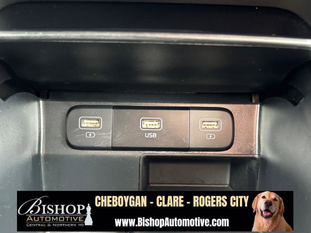 Used 2023 Kia Sorento LX image 12