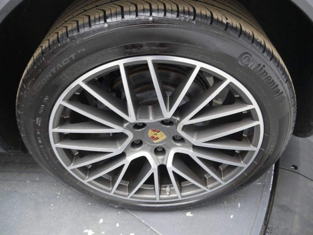 Certified 2023 Porsche Cayenne image 14
