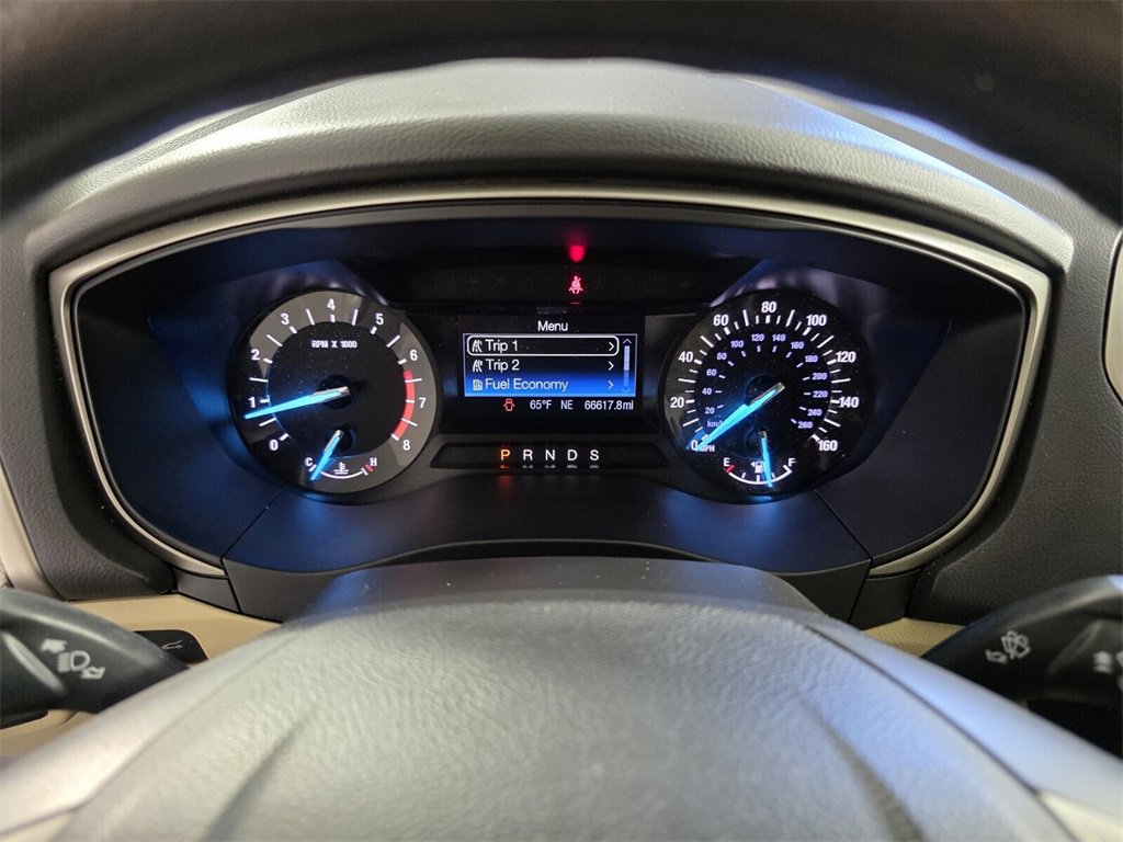 Used 2015 Ford Fusion SE image 22