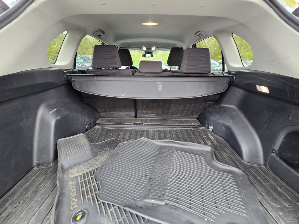 Used 2024 Toyota RAV4 LE AWD/4WD image 27