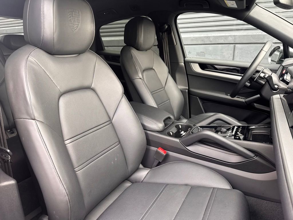 Used 2025 Porsche Cayenne Coupe image 20