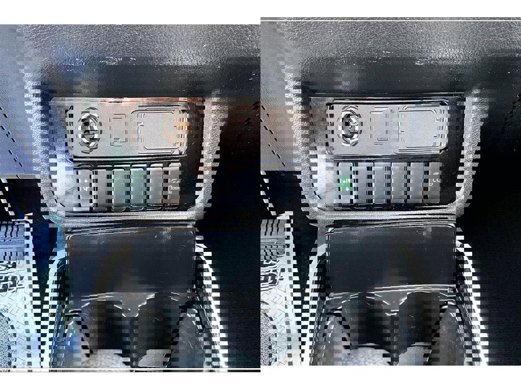 Used 2020 Mitsubishi Outlander ES image 25