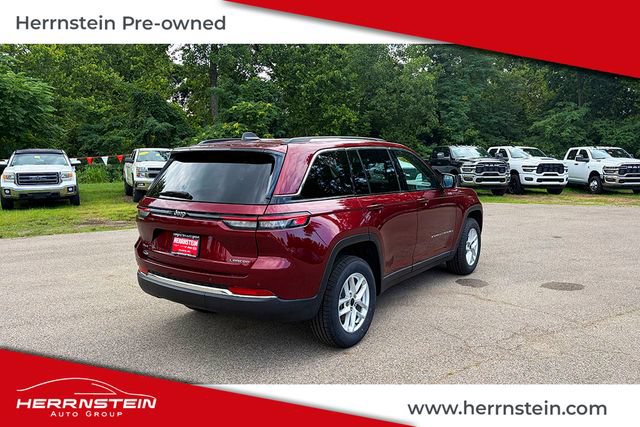 Used 2023 Jeep Grand Cherokee Laredo w/ Luxury Tech Group I AWD/4WD image 29