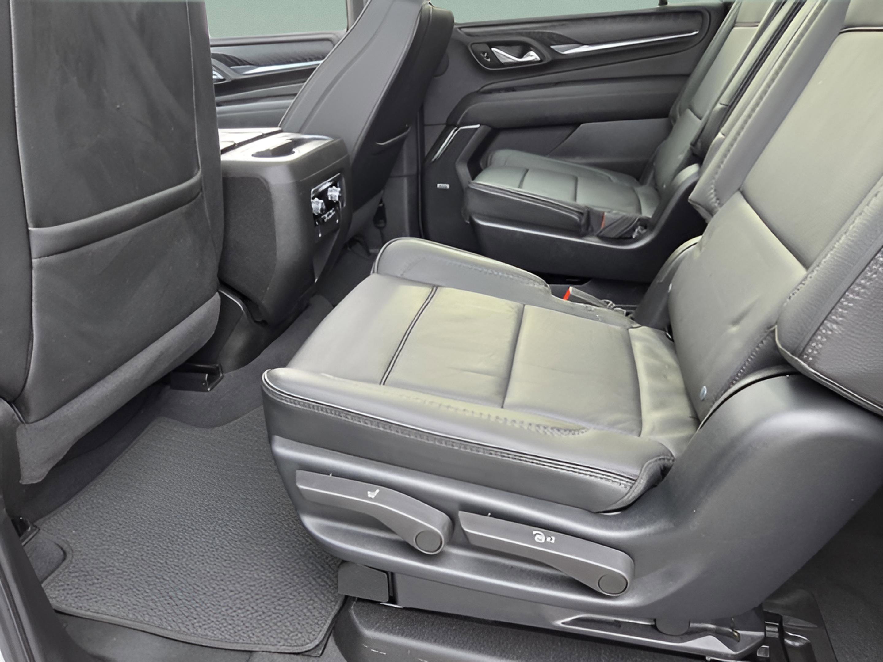 Used 2024 GMC Yukon XL Denali w/ Max Trailering Package image 10