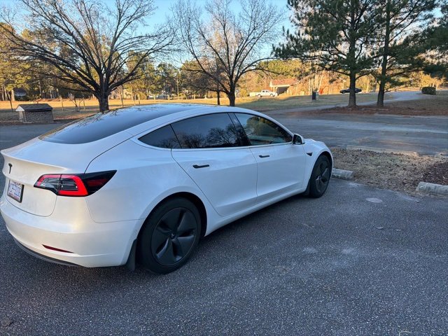 Used 2020 Tesla Model 3 Standard Range Plus image 4