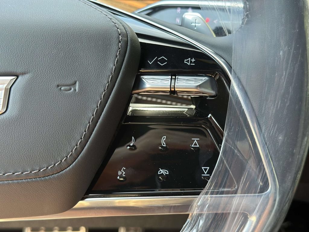 New 2026 Cadillac Escalade Platinum Luxury w/ LPO, Radiant Package AWD/4WD image 17