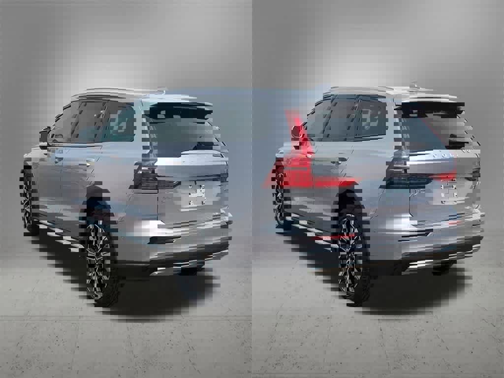 New 2026 Volvo V60 B5 Cross Country Ultra w/ Protection Package Premier image 4