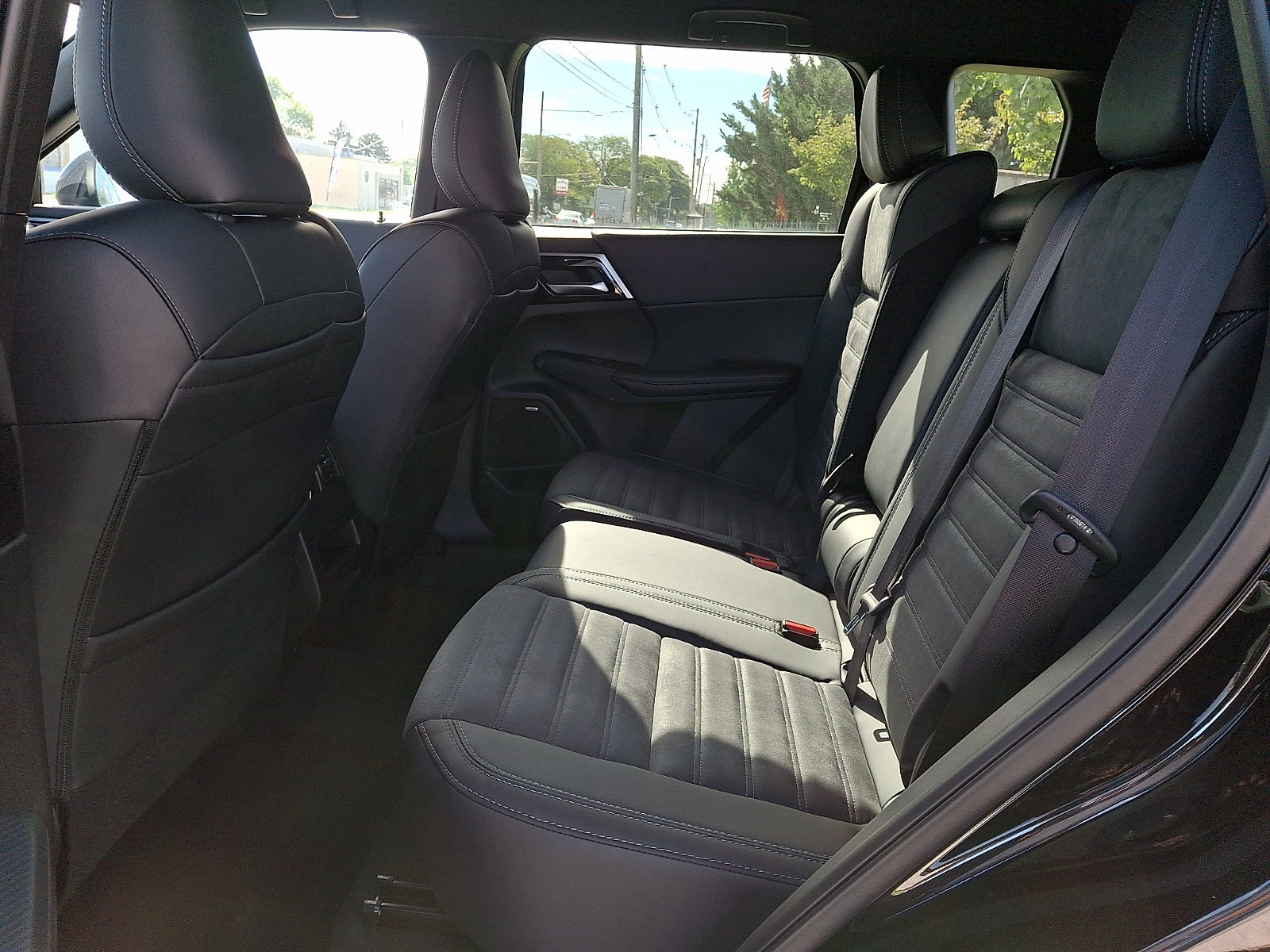 New 2026 Mitsubishi Outlander LE AWD/4WD image 9