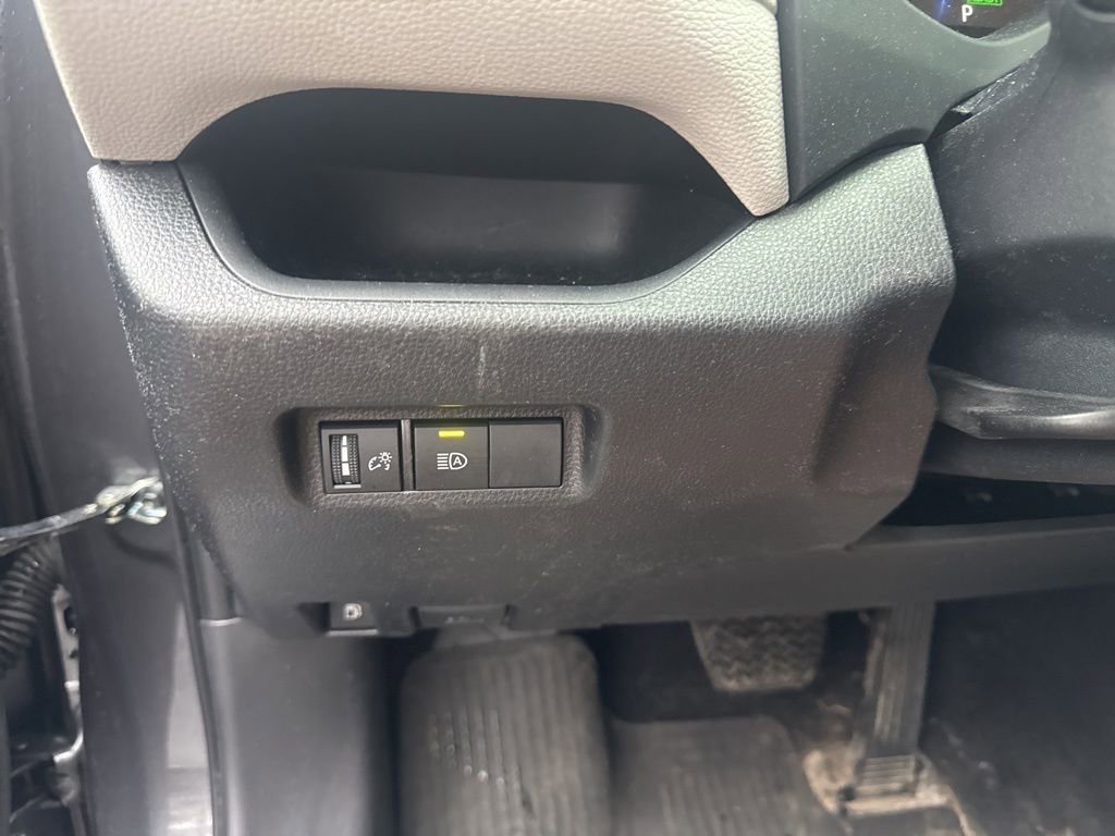 Used 2025 Toyota RAV4 XLE image 8