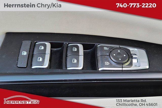 Used 2024 Kia Carnival LX image 17