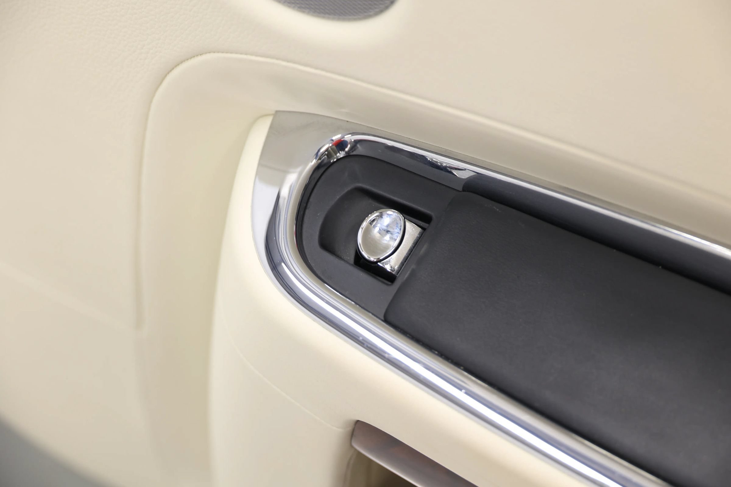 Used 2016 Rolls-Royce Ghost RWD image 85