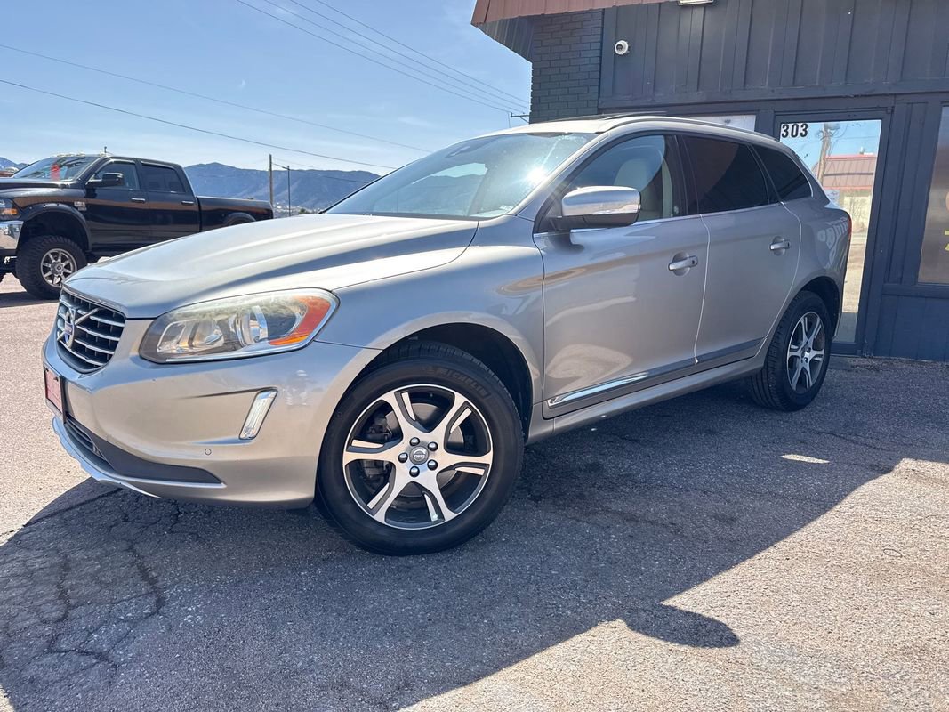 Used 2015 Volvo XC60 T6 w/ Proximity Package image 2