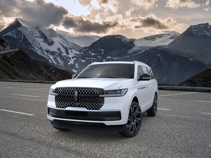 New 2026 Lincoln Navigator Reserve AWD/4WD image 2