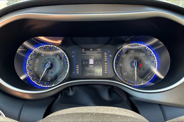 Used 2020 Chrysler Pacifica Touring-L w/ Tire & Wheel Group FWD image 15