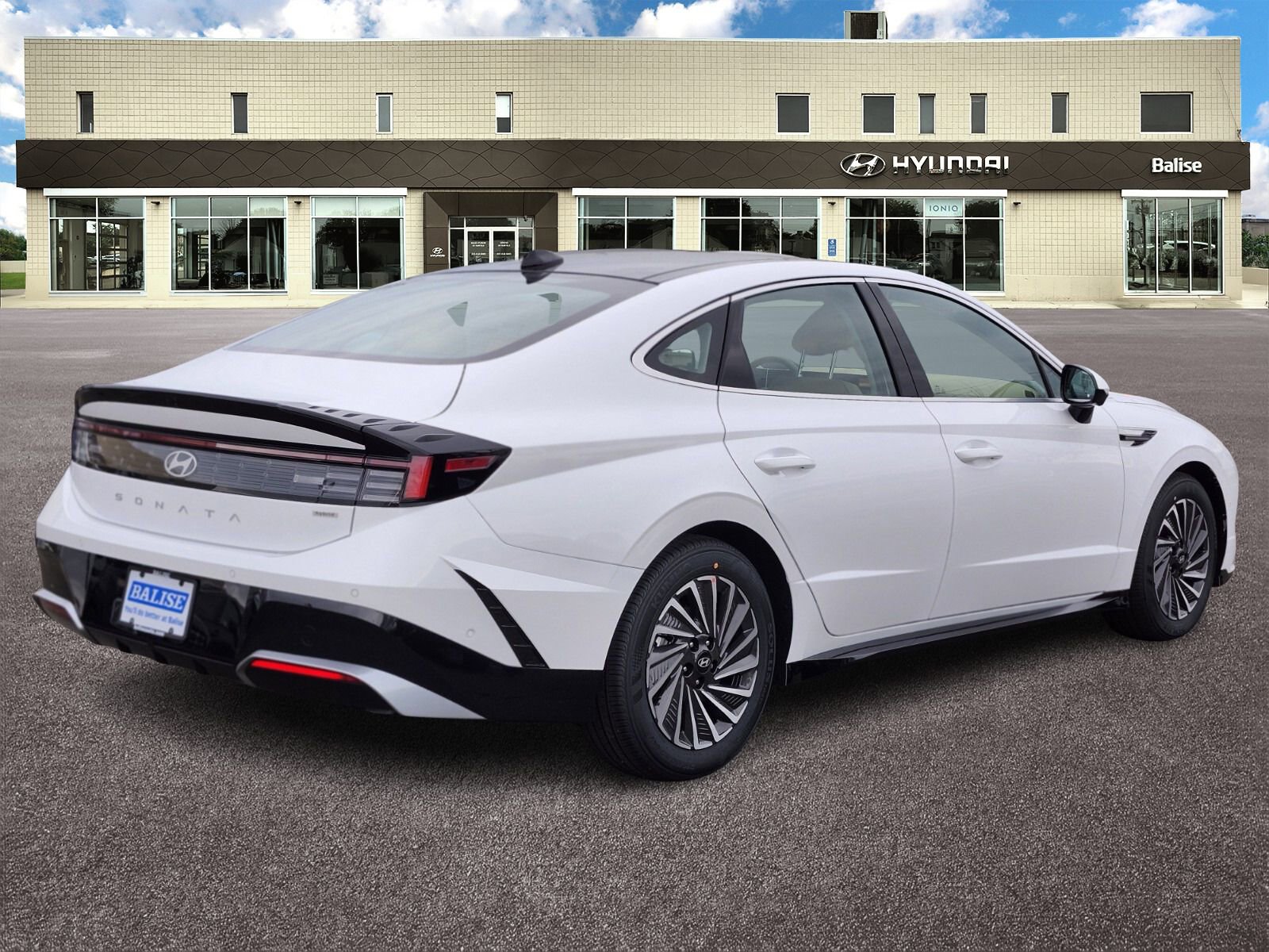 New 2026 Hyundai Sonata Limited FWD image 3