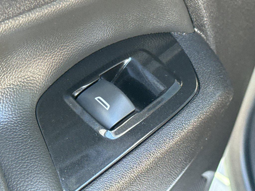 Used 2024 Chevrolet Equinox Premier AWD/4WD image 31
