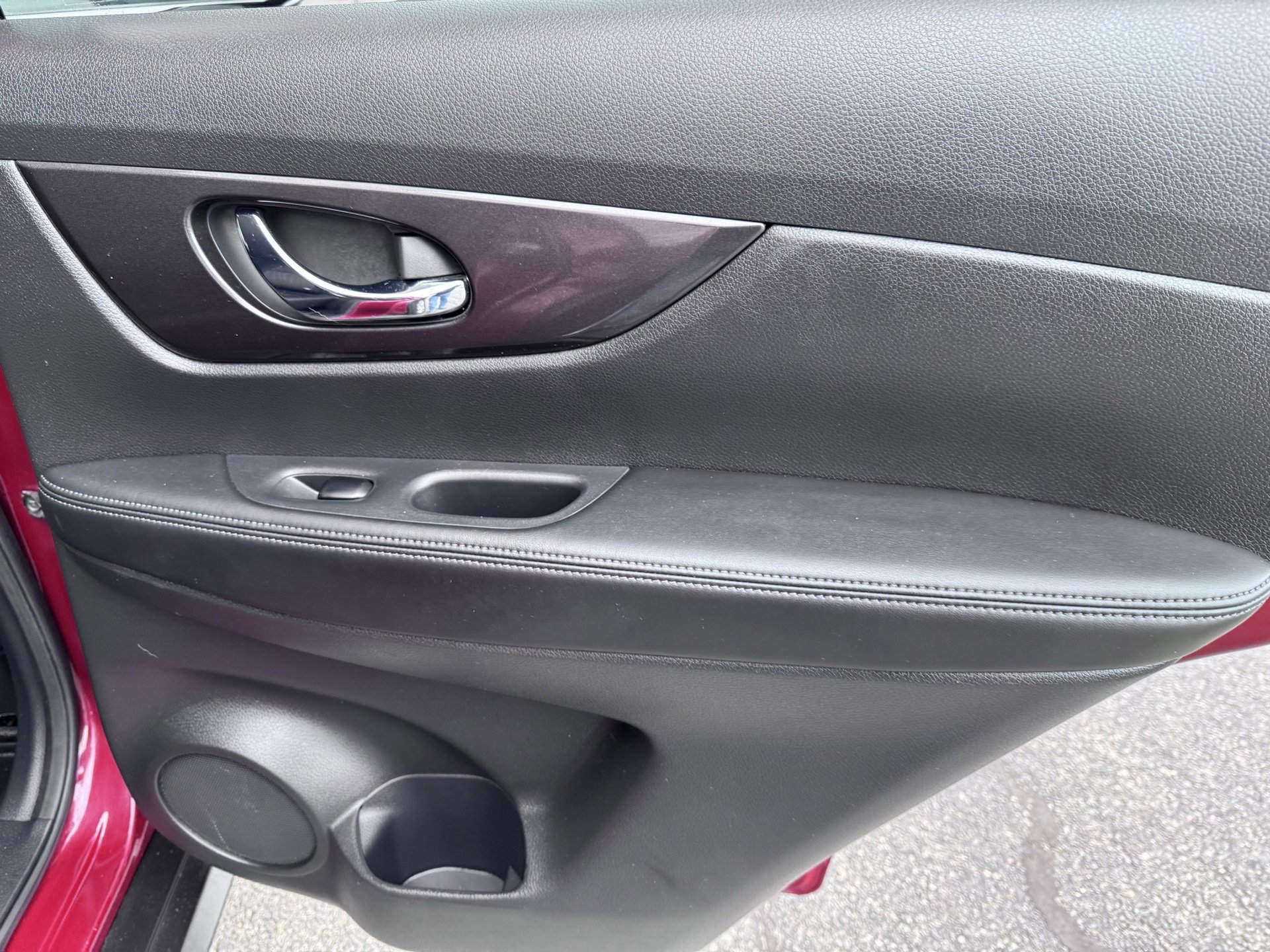 Used 2020 Nissan Rogue SV image 12