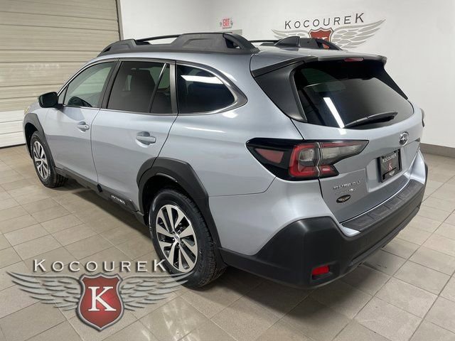 Used 2023 Subaru Outback Premium image 4