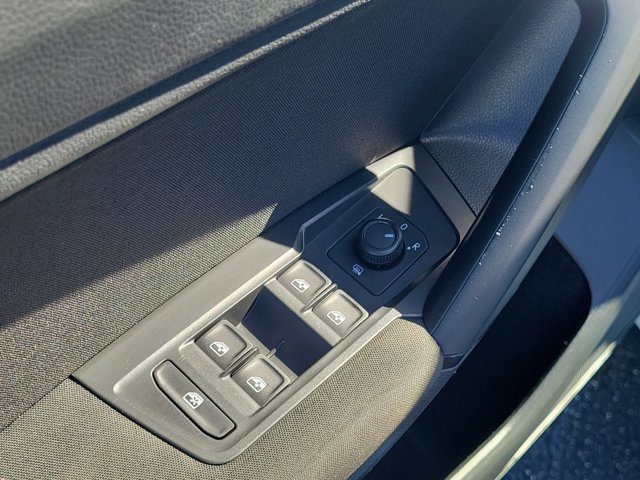 Used 2019 Volkswagen Tiguan S w/ Driver Assistance Package AWD/4WD image 16